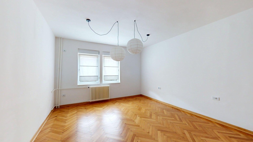 Renoviran trosoban stan na Keju-Novi Sad