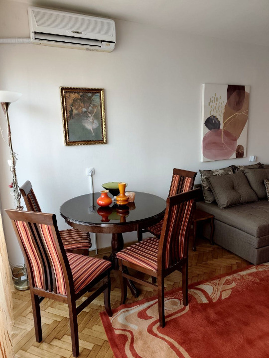 Izdajem dvosoban stan, Novi Beograd, Otona Župančića 50 m2