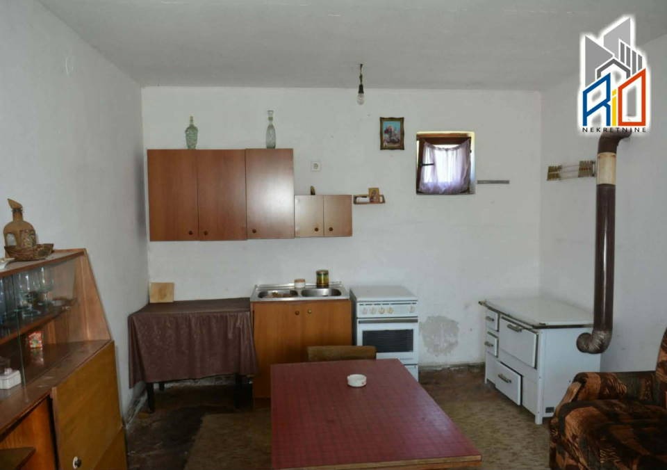 Na prodaju kuća u Crvenoj Jabuci kod Uba  