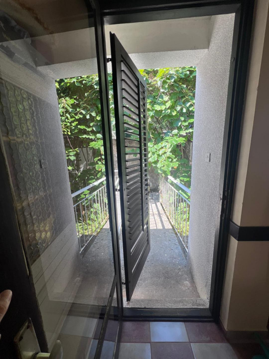 Kompletno renoviran apartman sa pogledom na Boku – Krašići (52m²)